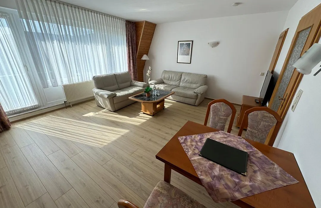 HAUS USEDOM Ferienwohnanlage mit Frühstücks-Restaurant gegenüber im Seeschlösschen-1
