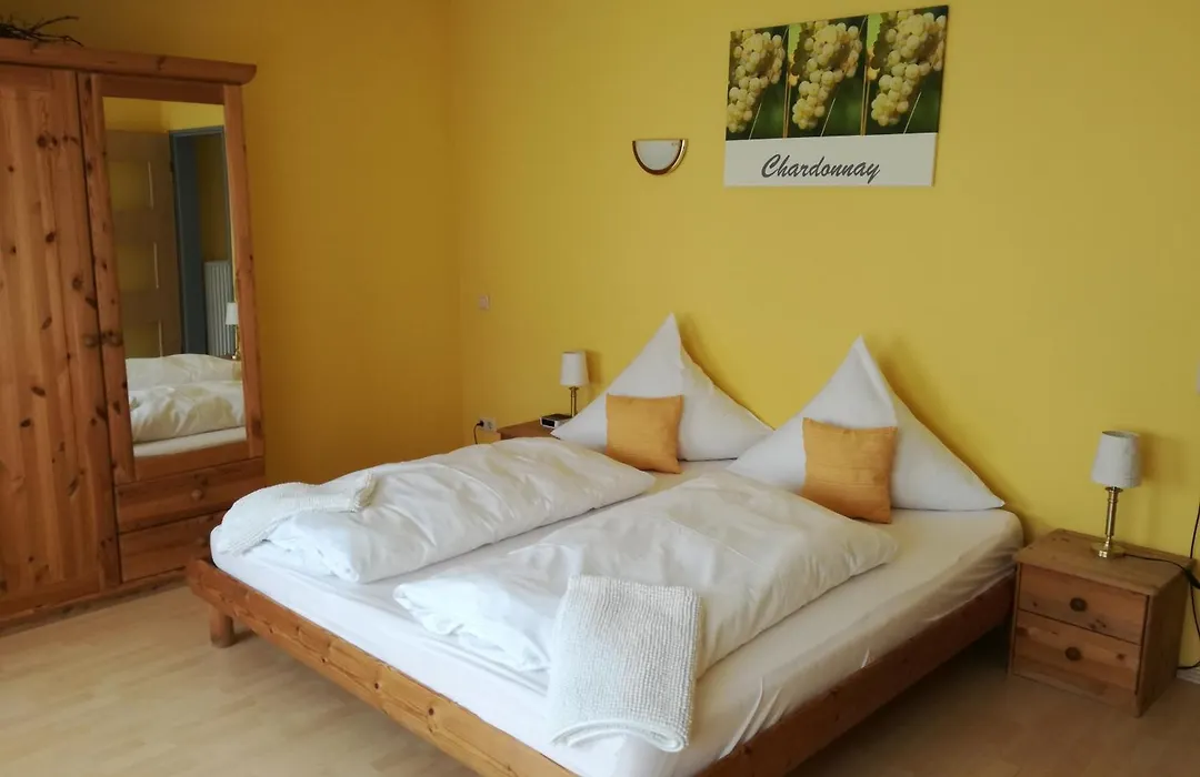 Gästezimmer / Weingut Peter-1
