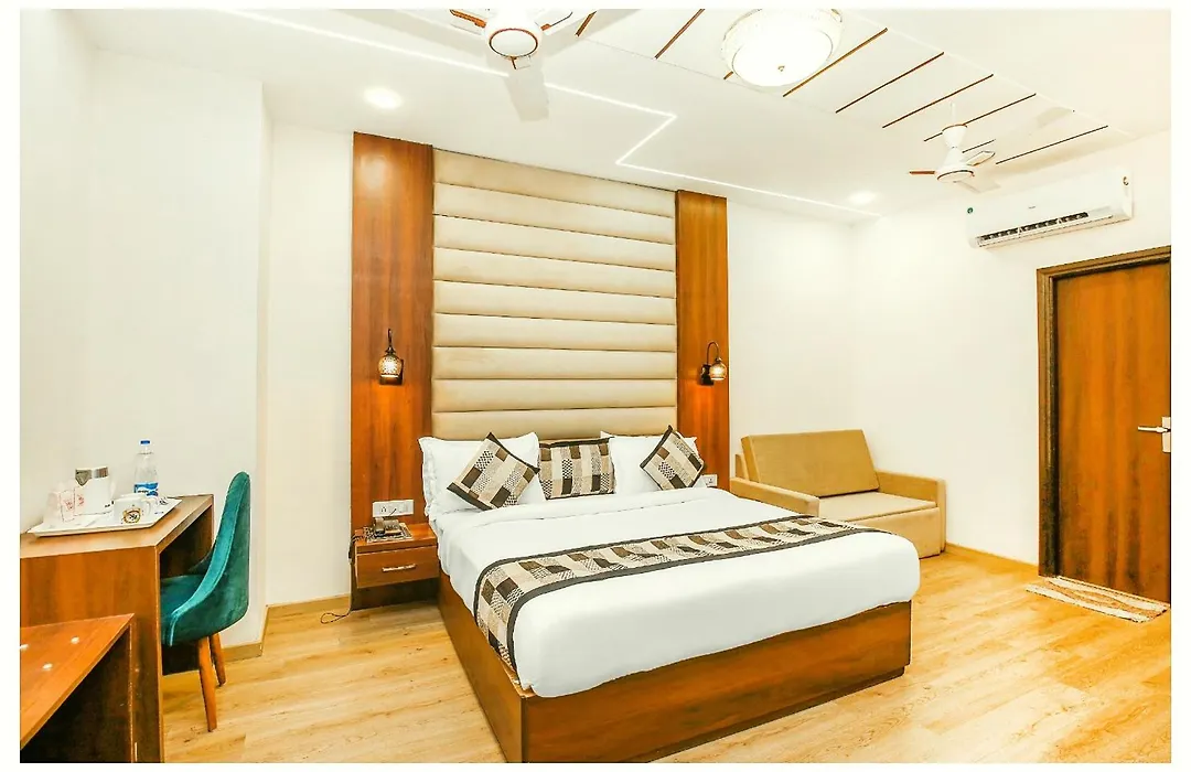 A Premium Hotel Grg Bottoms Up Villa Near Temple-Hygiene & Spacious Room-1
