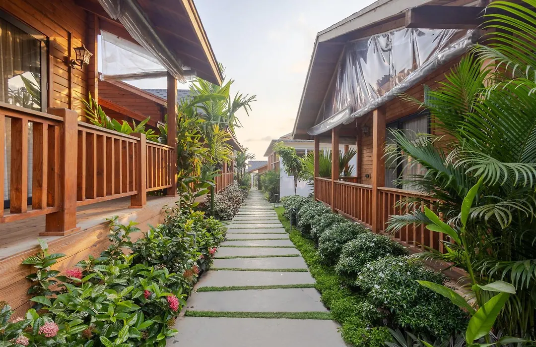 Foxoso Aaristo Baga Beach Resort-1