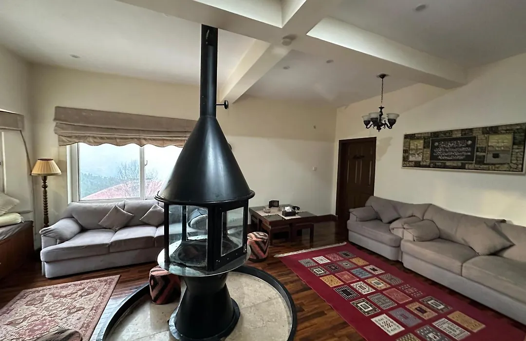 Sarah'S Lodge-1