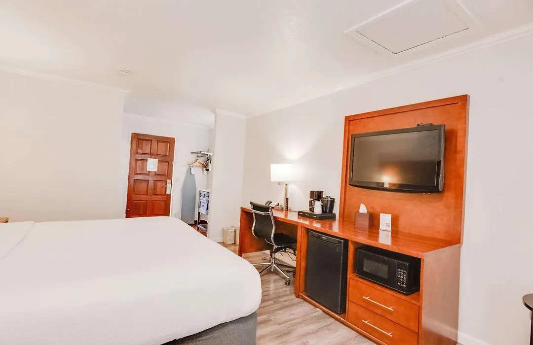 Ramada By Wyndham Mountain View-1