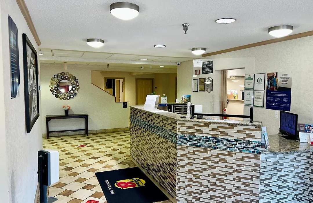 Super 8 By Wyndham Maumee Perrysburg Toledo Area-1