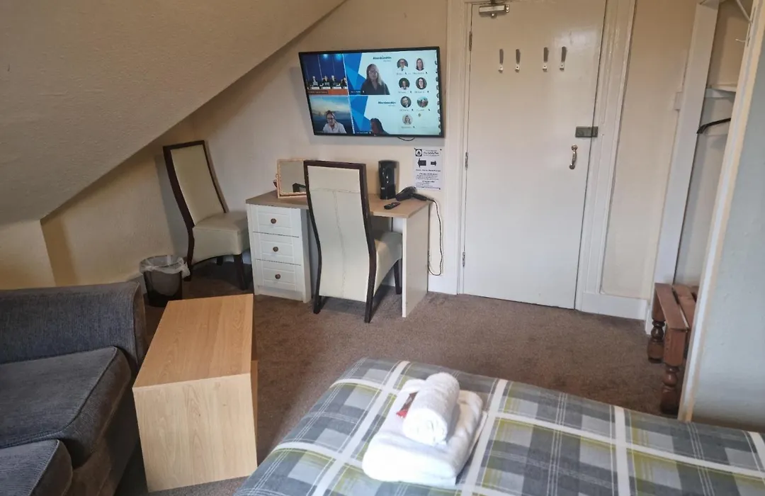 Roy Bridge Hotel-1