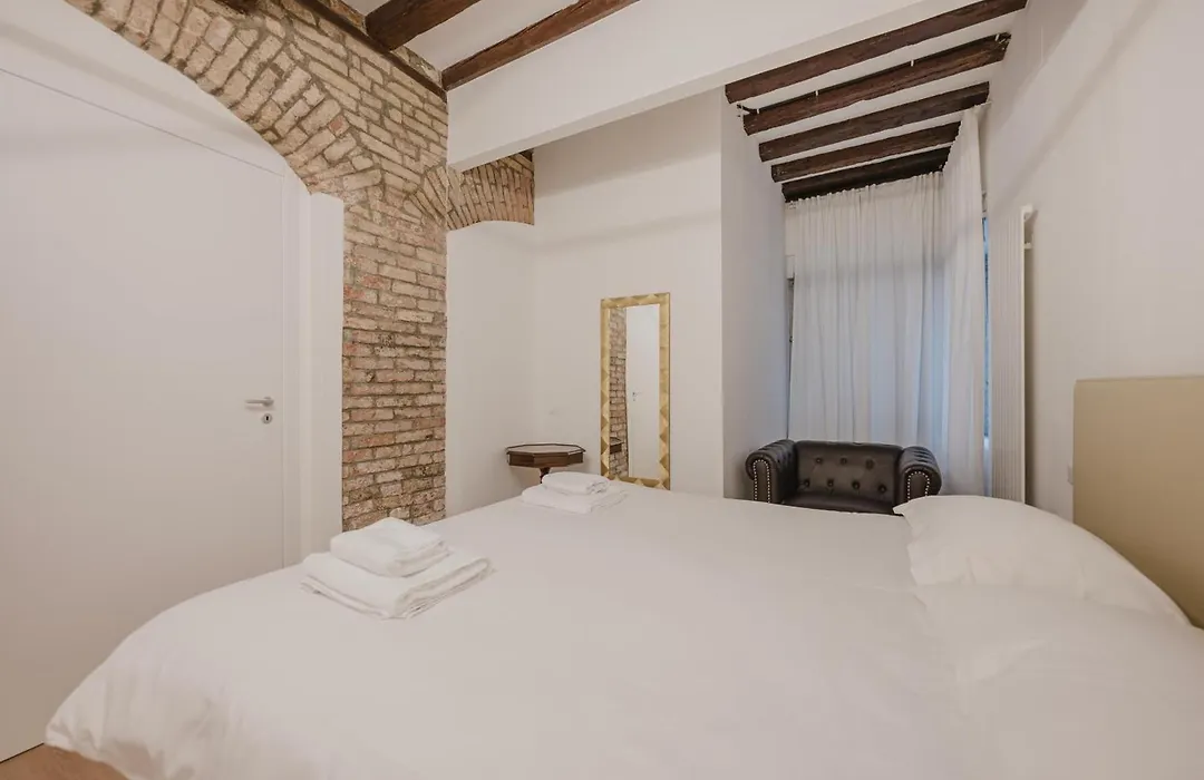 Rialto Suite 707-1