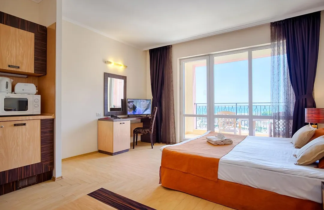 Dit Majestic Beach Apart Hotel-1