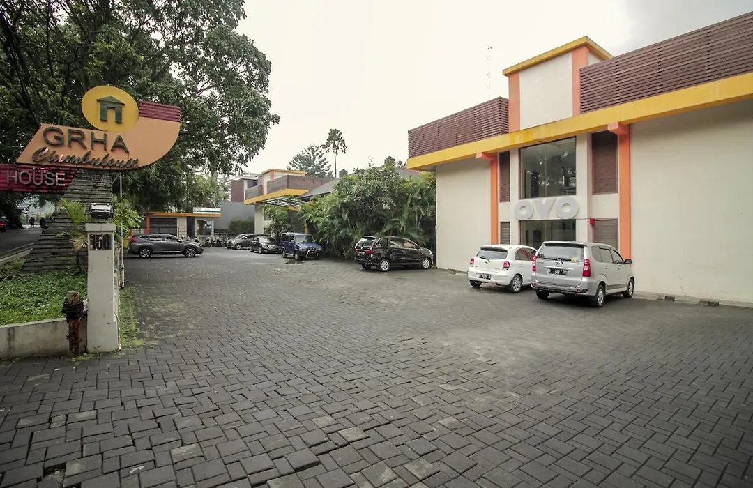 Collection O 295 Grha Ciumbuleuit Guest House-1