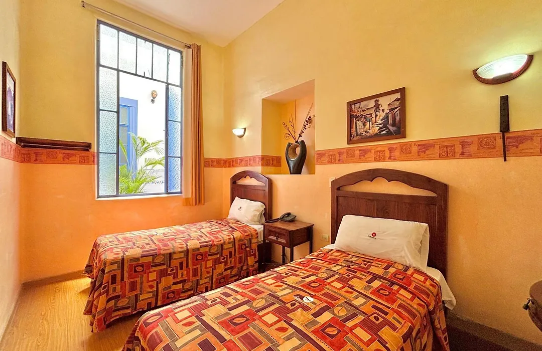 Hotel La Alhondiga-1