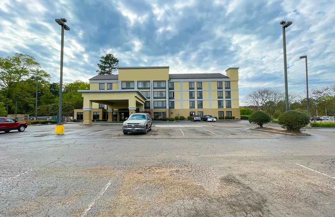 Oyo Townhouse Jackson - Ridgeland-1
