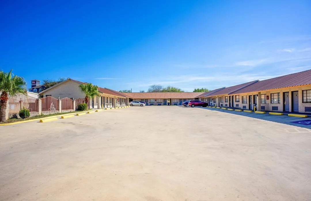 Pleasanton Executive Inn By Oyo-1