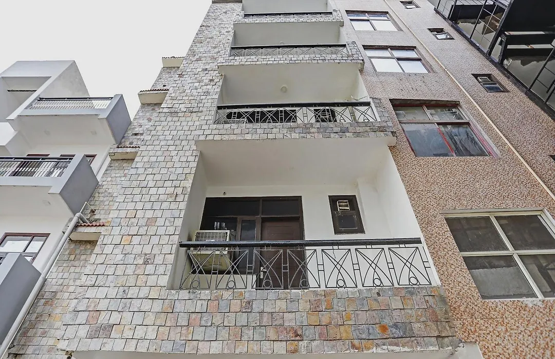 Collection O Agniv Residency Near Saket Metro-1