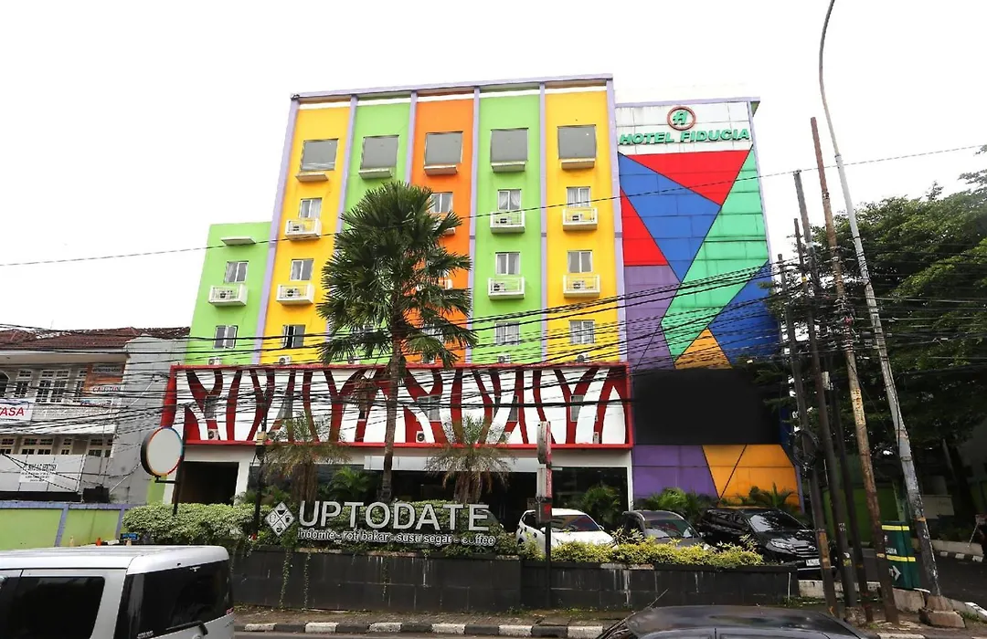 Super Oyo Townhouse Oak Hotel Fiducia Pondok Gede-1