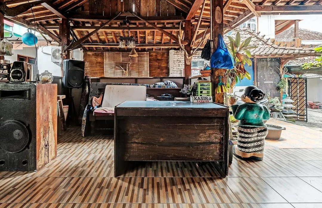 Spot On 91916 Joglo Doyong Homestay Syariah-1