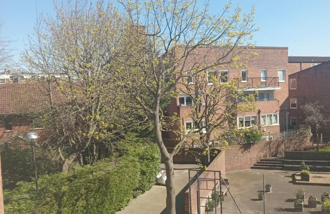 Entire Flat- Walking Distance To Kings Cross-1