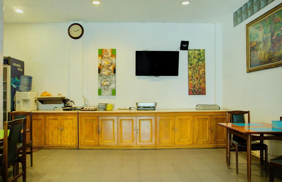 Townhouse Oak Palembang Near Jembatan Ampera Formerly Azzura Hotel-1