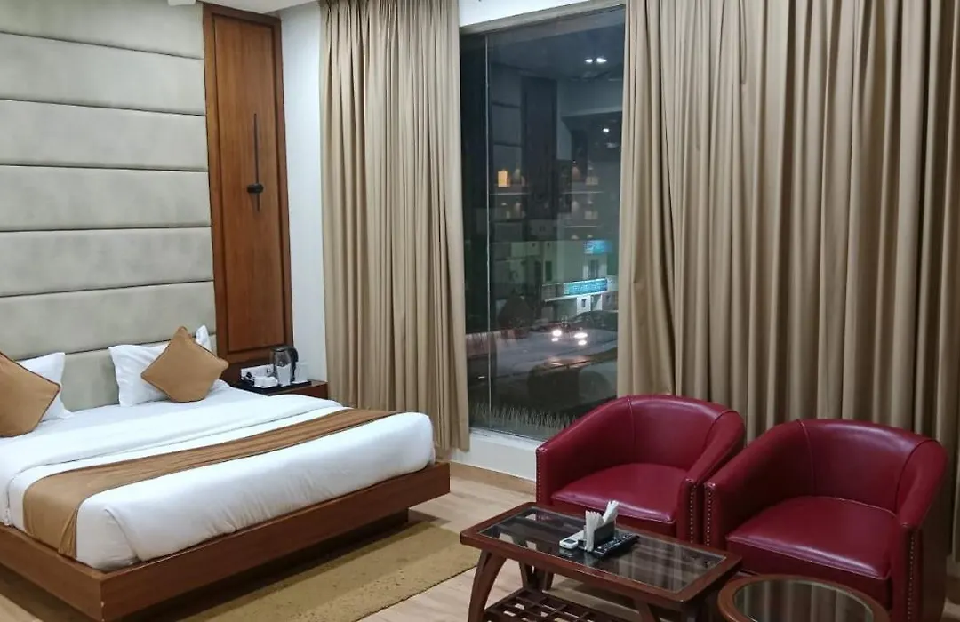 Hotel The Royal Jewel-1