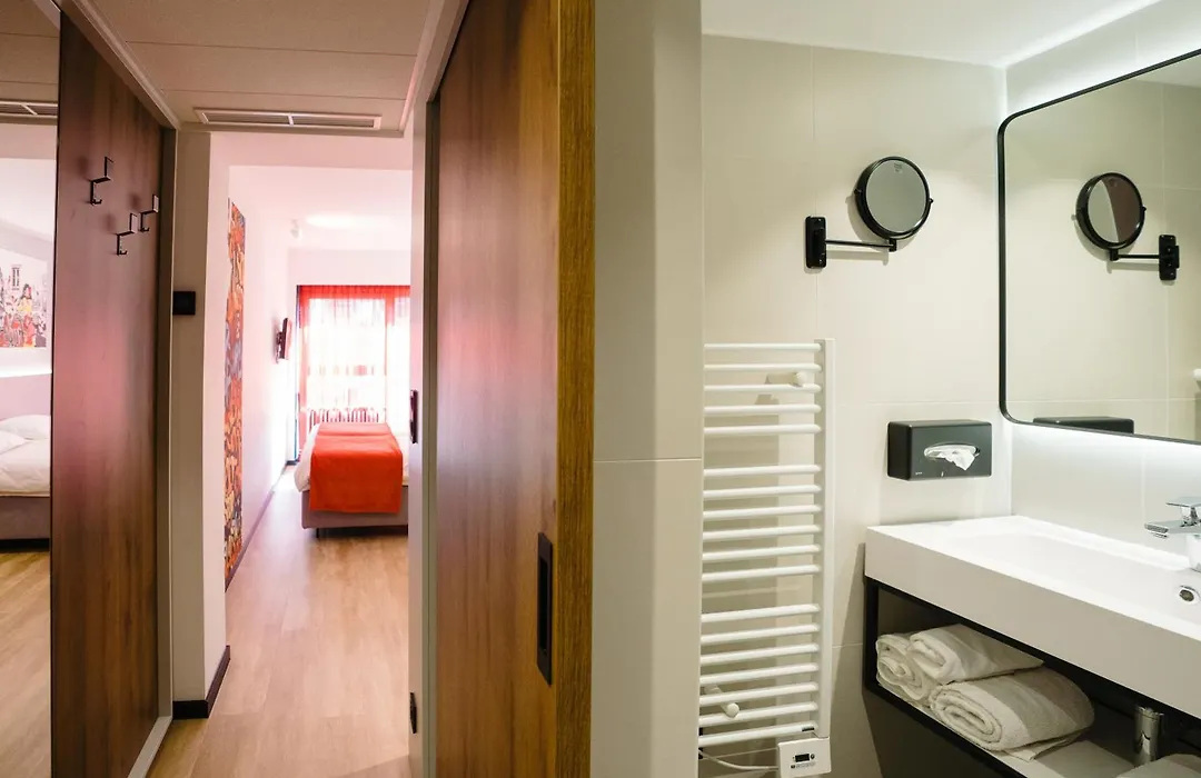 Ostend Hotel-1