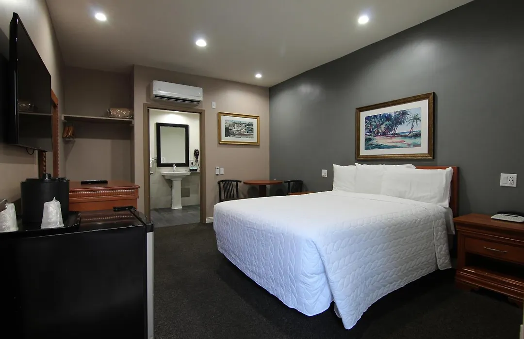 Dunes Inn - Wilshire (Adults Only)-1