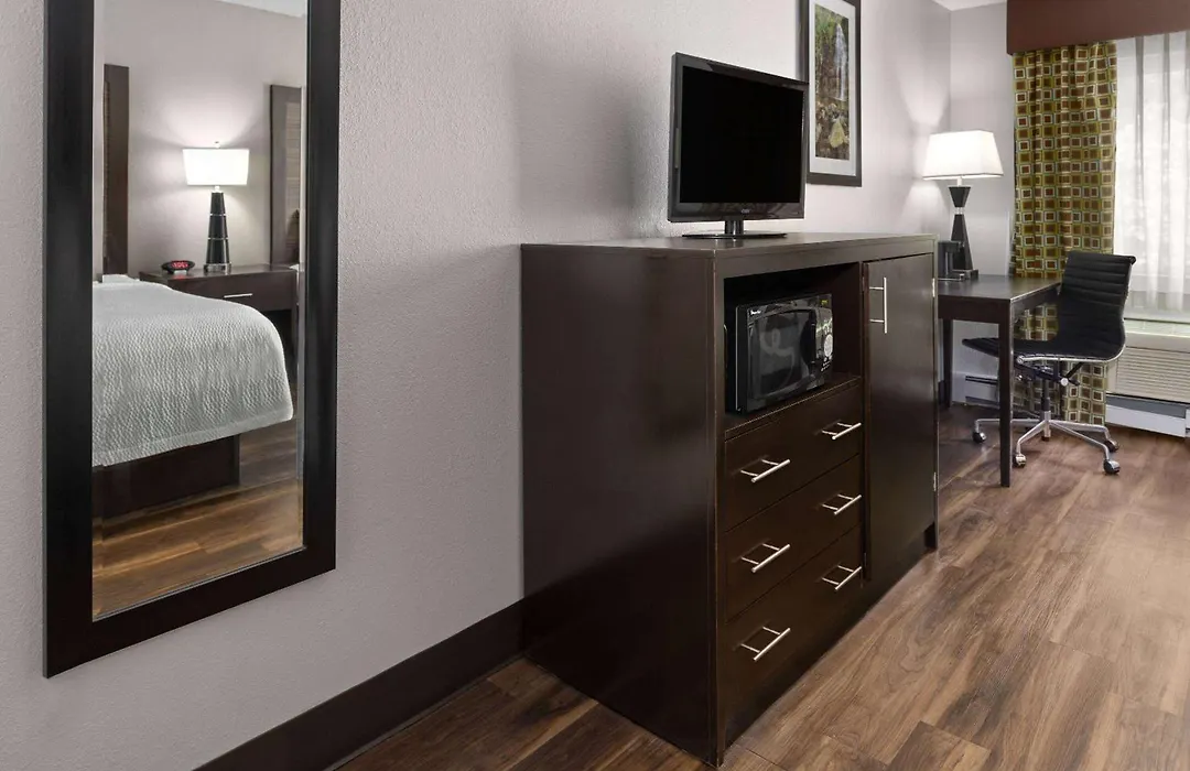 La Quinta Inn By Wyndham Buffalo Airport-1