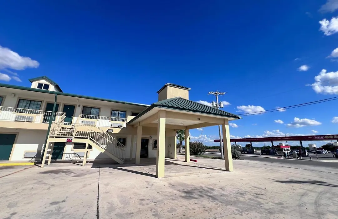 Oyo Garden Inn And Suites Pearsall I-35 East-1