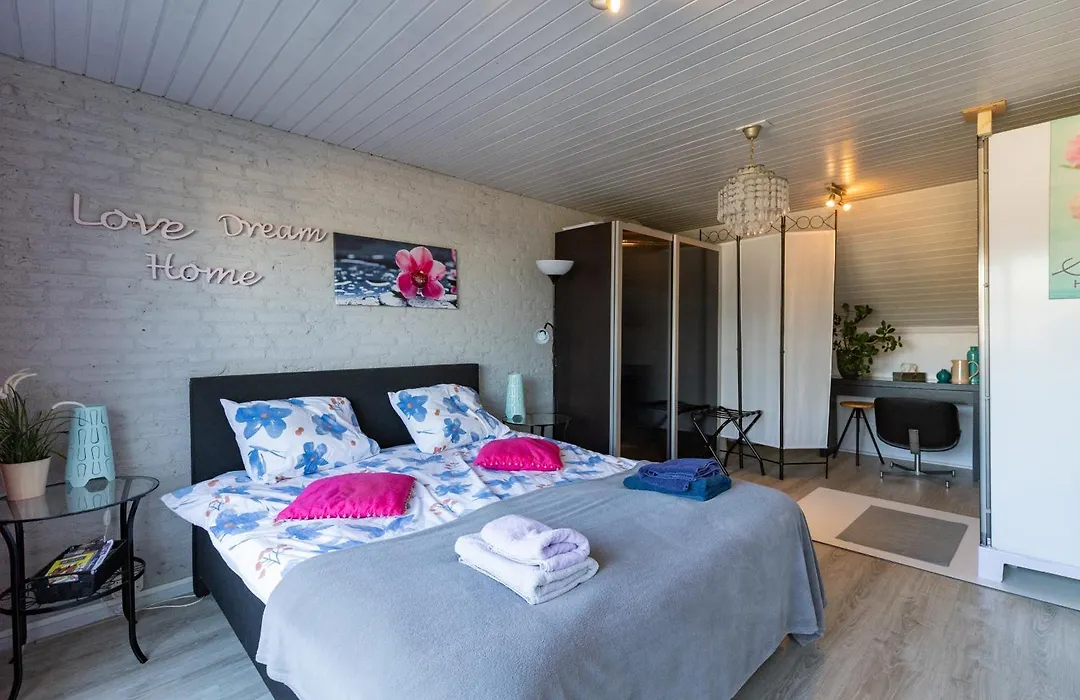 B&B Acacia-1