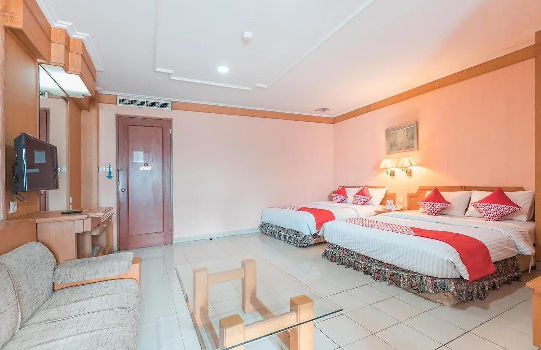 Oyo 671 Hotel Capitol-1
