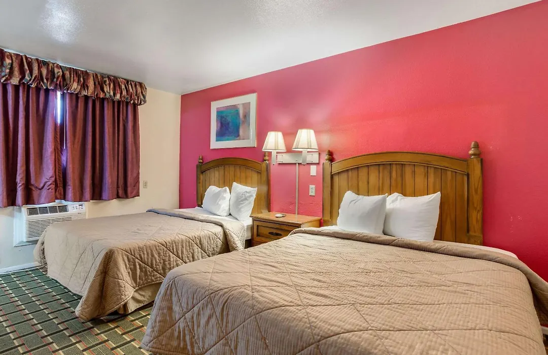 Rodeway Inn & Suites Raton-1