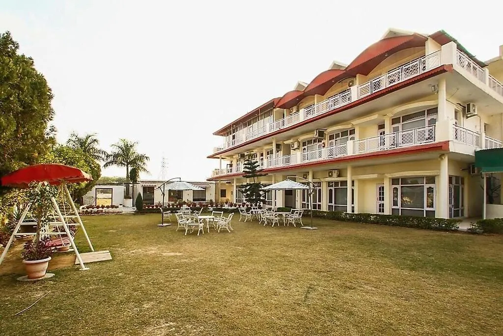 Skyview Stays I Party Lawns I Adjacent The Good Club I 1Km Sukhna Lake,Rock Garden & High Court I-1
