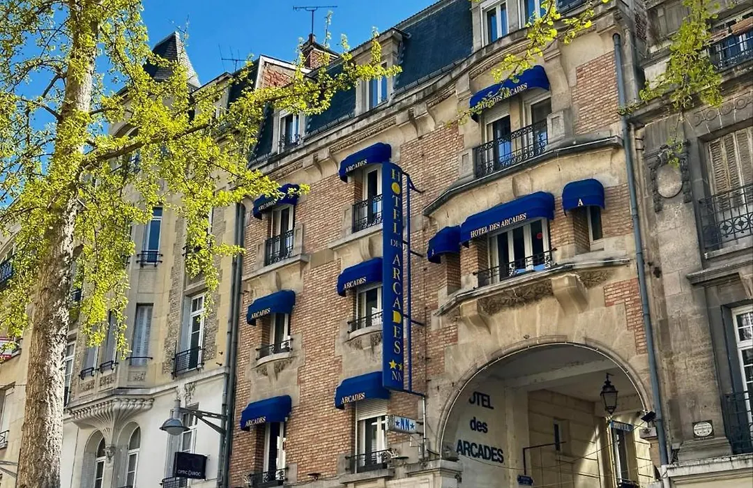 Hotel Des Arcades-1