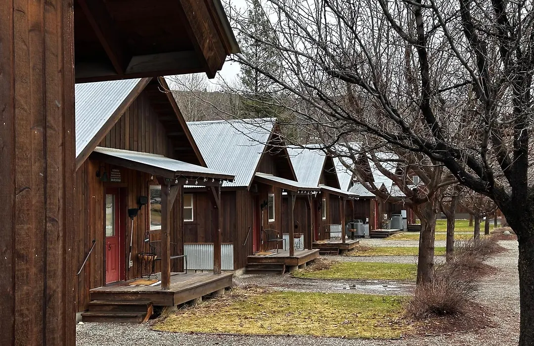 Methow River Lodge Cabins-1