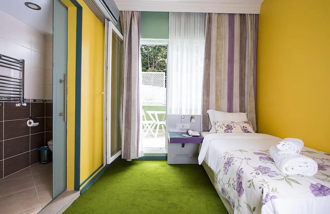 Mini Harem Hotel-1
