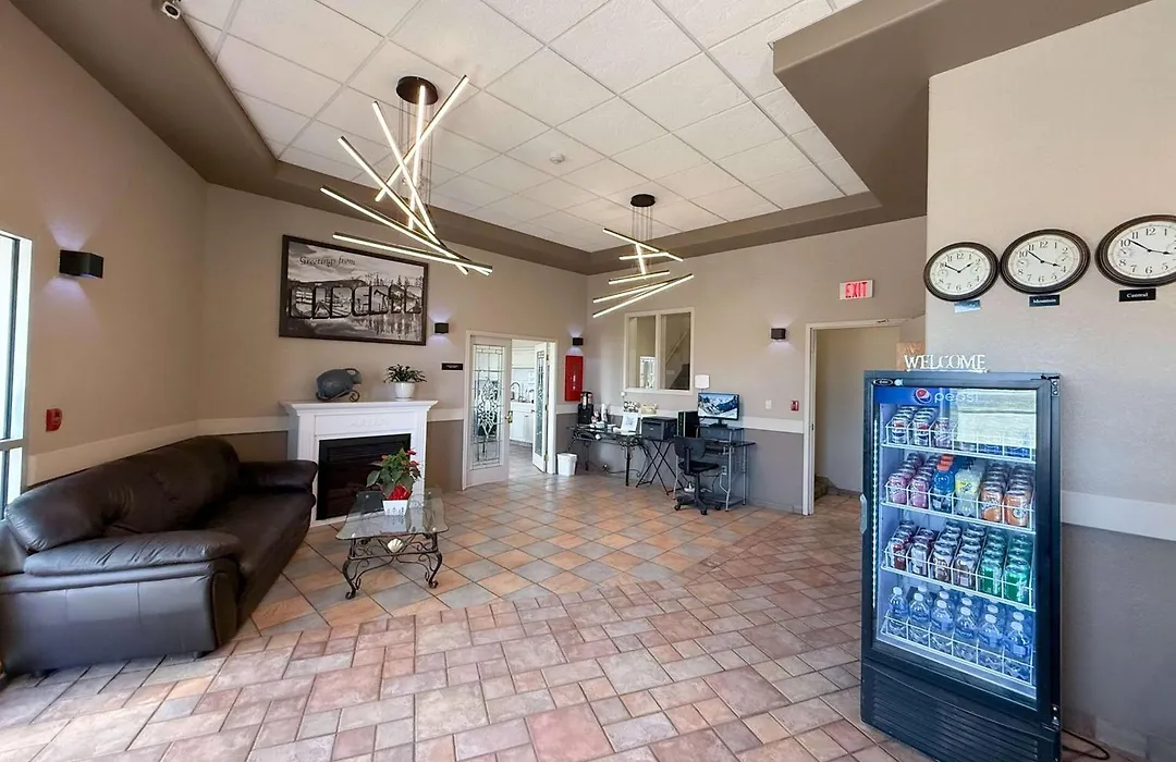 Super 8 By Wyndham Medicine Hat Ab-1