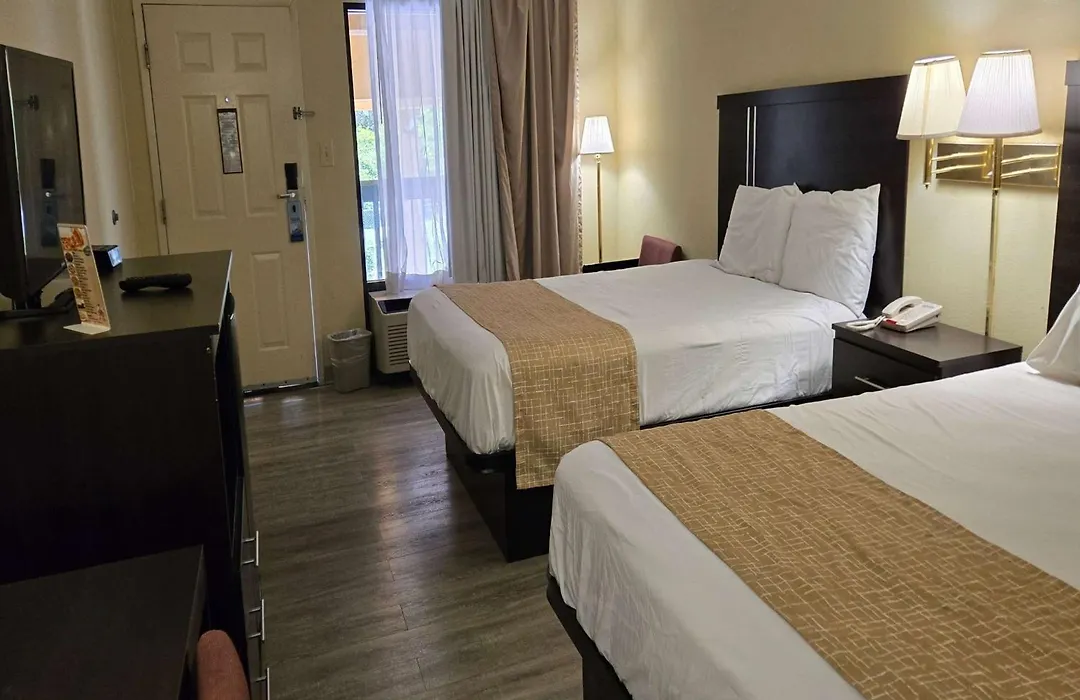 Travelodge By Wyndham Knoxville East-1