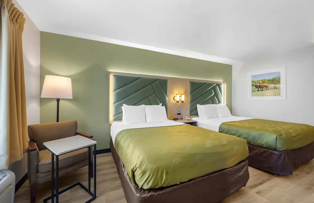Quality Inn & Suites Monterey I-40-1