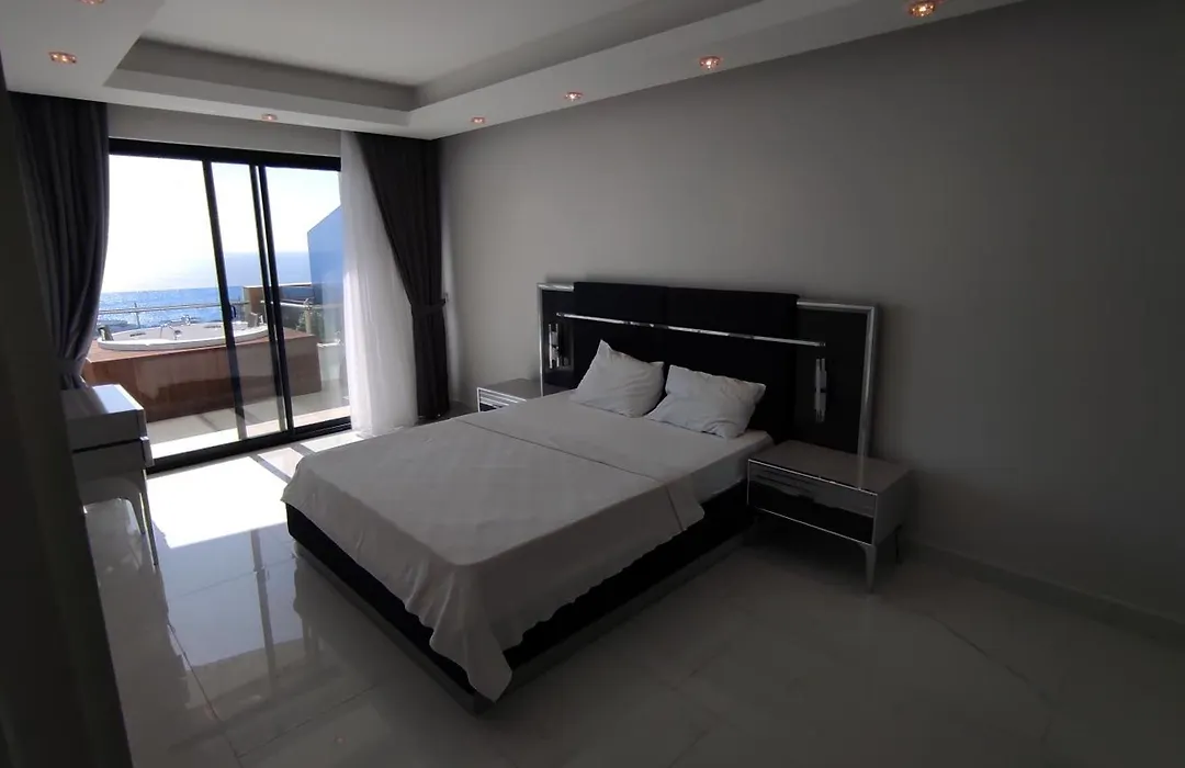 Elite Luxury Suite & Spa-1
