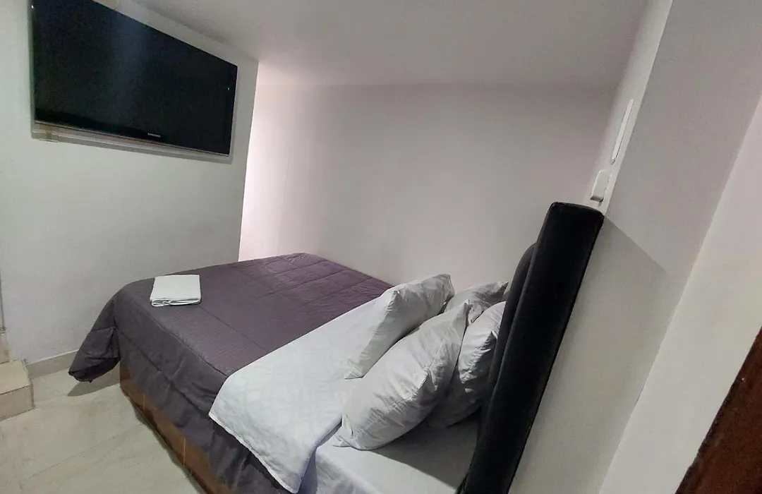 Hotel Punto 100-1