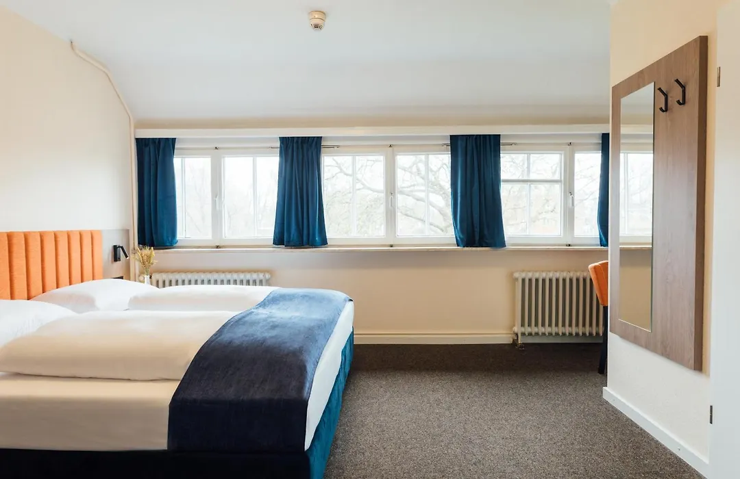 MYKY Hotel Pinneberg - Free Parking-1