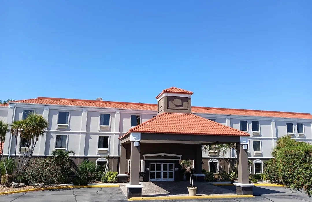 Comfort Inn & Suites Bradenton North I-75-1