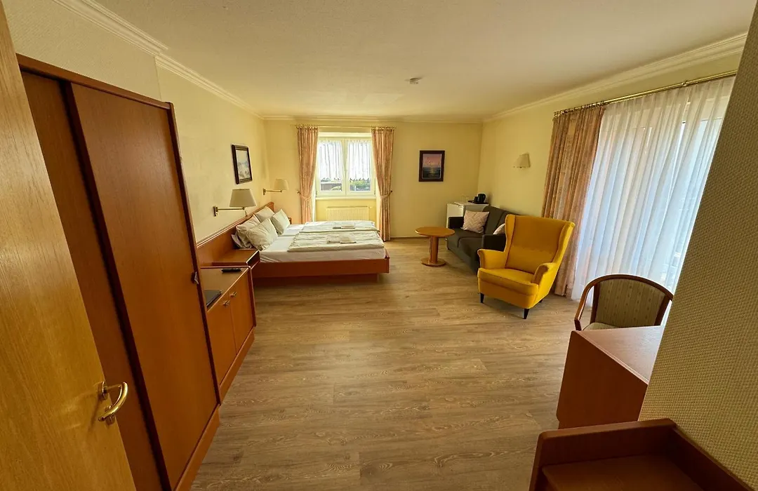 Hotel Garni Seeschlösschen-1