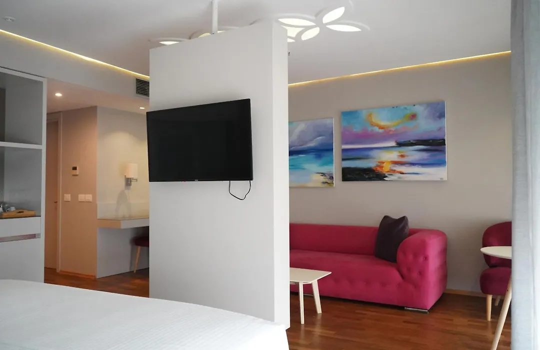Bougainville Bay Hotel-1