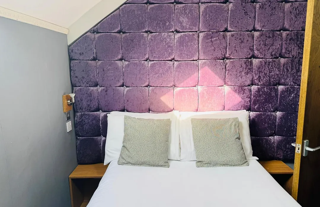 Hotels 24-7 - The Old Victoria Hotel-1