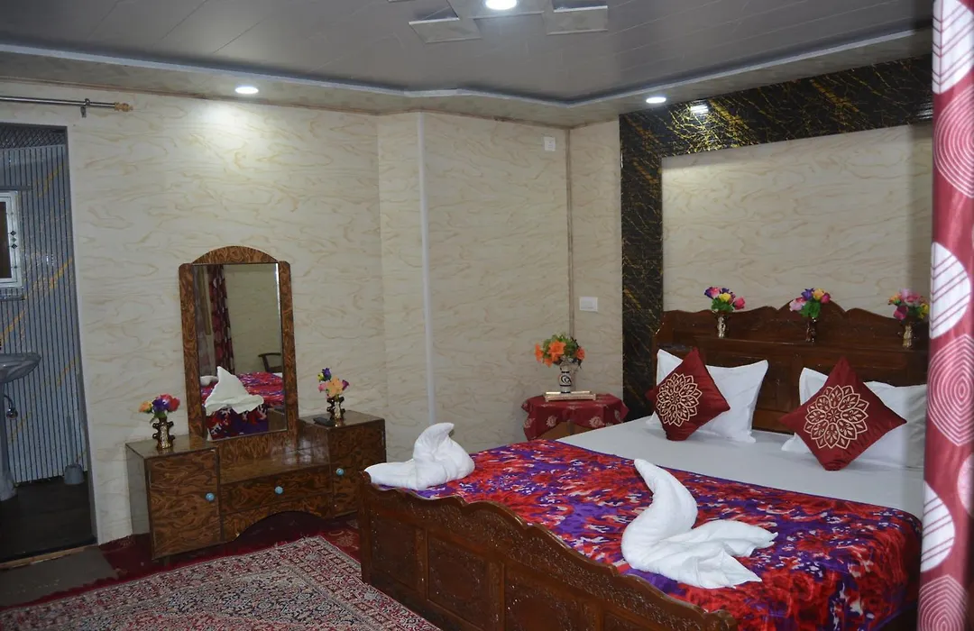 Heritage New Moon Premium Houseboat-1