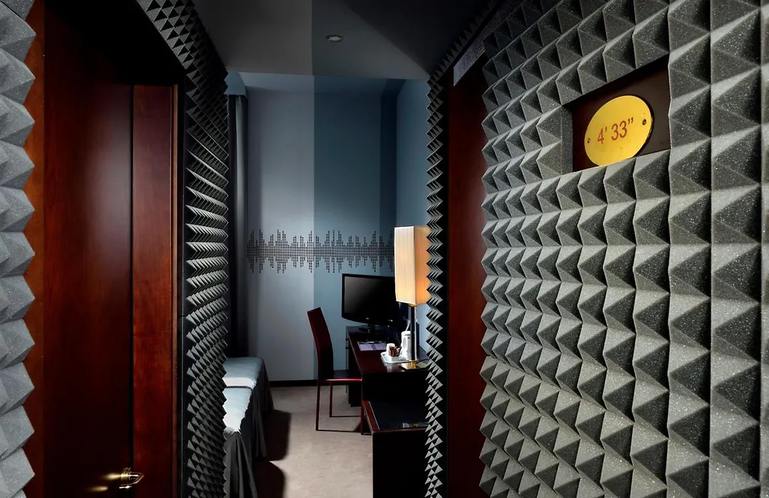 Phi Hotel Bologna-1