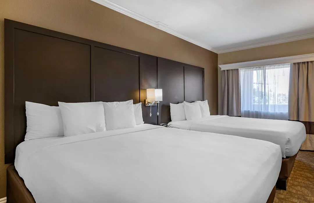Comfort Inn & Suites Huntington Beach-1
