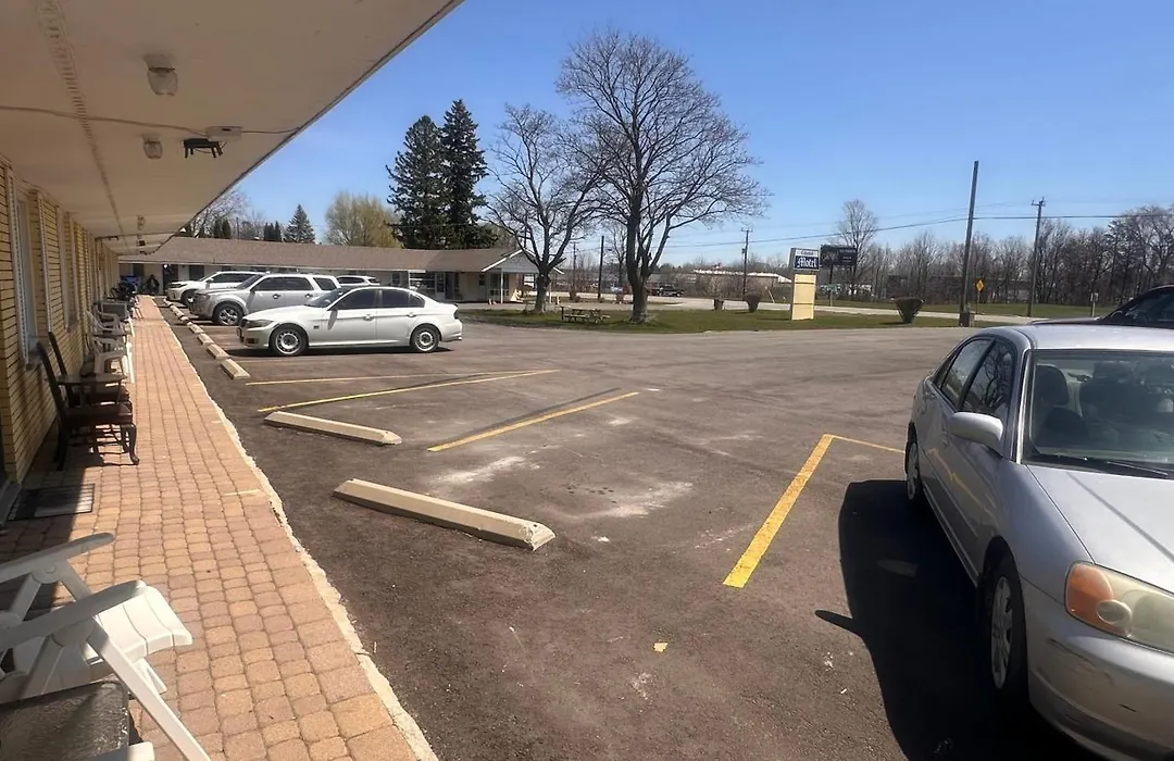 Colonial Motel-1