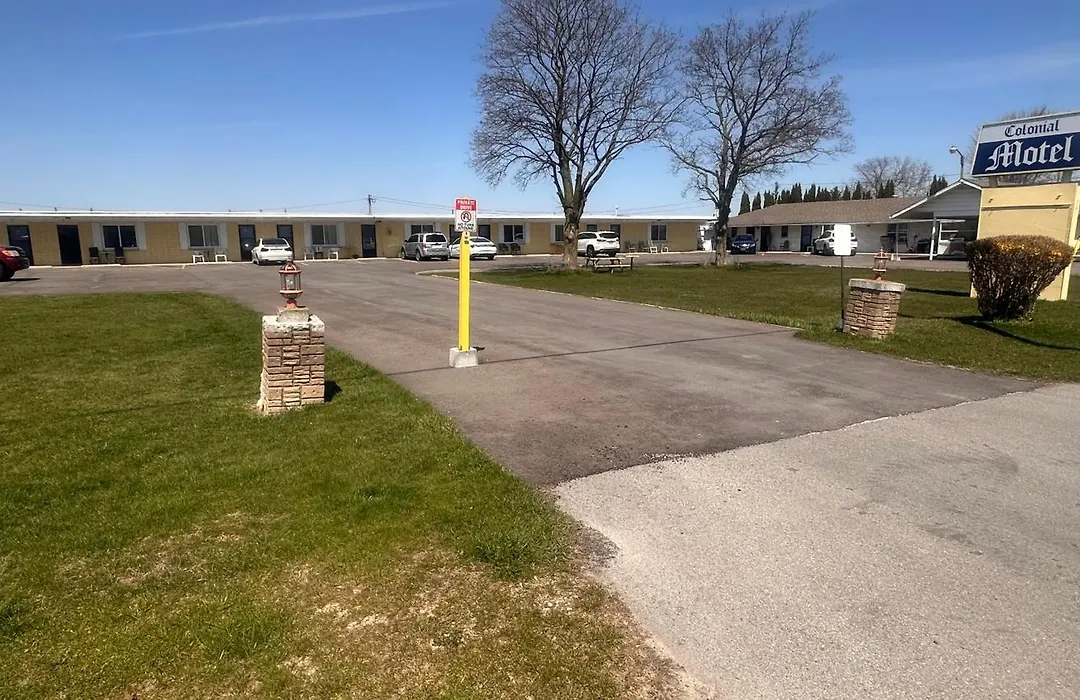 Colonial Motel-1