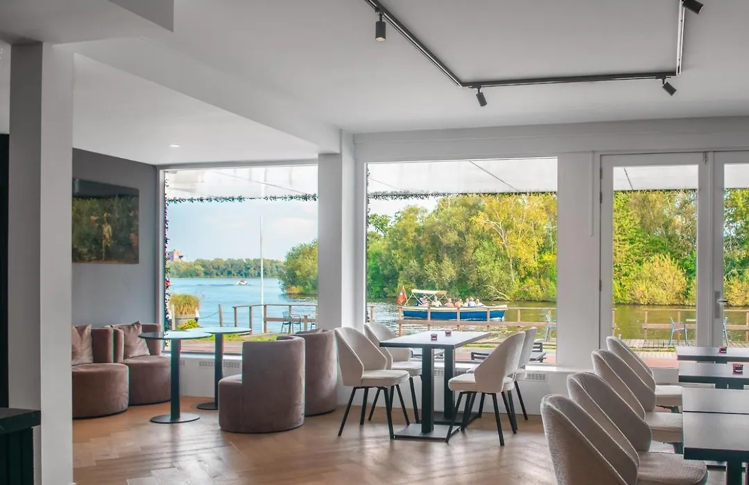 Amsterdam Lake Hotel-1