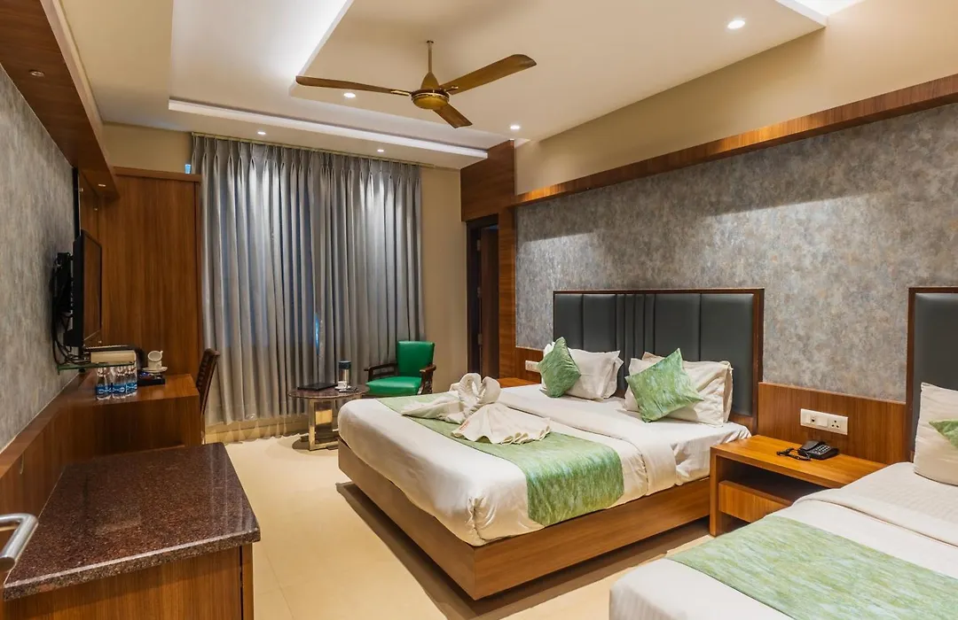 Hotel Amritsar International " 2 Minutes Walk From Amritsar Bus Stand "-1