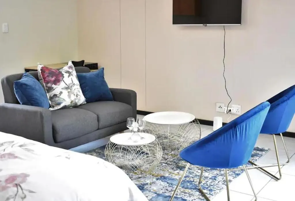 Mbizo Cozy Retreat- Lofts At Loftus-1