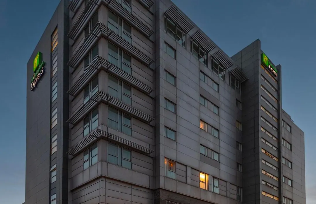 Holiday Inn Express Swindon City Centre By Ihg-1